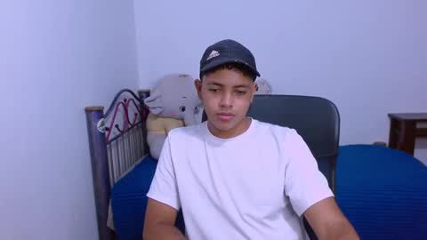 Snapshot of levii_7 chatting on 10-15-25, 10:10 0600AM-1200PM - online show from 10-15-25, 10:10