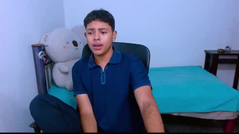 Snapshot of levii_7 chatting on 10-23-25, 03:17 0600AM-1200PM - online show from 10-23-25, 03:17