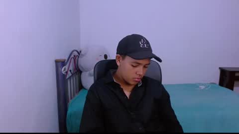 Snapshot of levii_7 chatting on 10-30-25, 01:18 0600AM-1200PM - online show from 10-30-25, 01:18