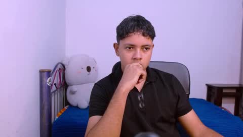 Snapshot of levii_7 chatting on 11-17-25, 03:34 0600AM-1200PM - online show from 11-17-25, 03:34