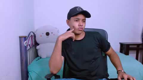 Snapshot of levii_7 chatting on 11-18-25, 03:23 0600AM-1200PM - online show from 11-18-25, 03:23