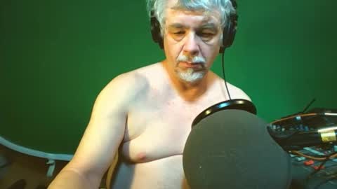 Lewis Richard Russell online show from 02-06-26, 03:33