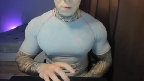 Snapshot of lewis_muscleee chatting on 03-20-26, 04:23 blablablack online show from 03-20-26, 04:23