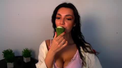 Alexia online show from 05-27-26, 09:39