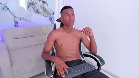 Snapshot of lexianddeker chatting on 09-25-25, 04:32 Lexi Derek online show from 09-25-25, 04:32