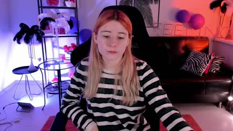 Snapshot of lexiwenford chatting on 12-10-24, 06:22 Lexi Wenford NO NUDE GODDESS online show from 12-10-24, 06:22