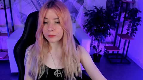 Snapshot of lexiwenford chatting on 12-14-24, 09:07 Lexi Wenford NO NUDE GODDESS online show from 12-14-24, 09:07