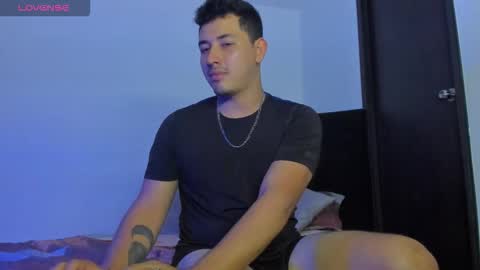 Snapshot of lexmiller18 chatting on 09-30-25, 12:04 lexmiller18 online show from 09-30-25, 12:04