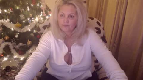 Snapshot of lexxa_blond chatting on 12-23-25, 12:52 Hannah online show from 12-23-25, 12:52