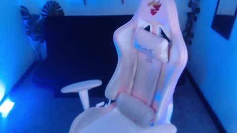 Snapshot of lexy_storm_18 chatting on 01-14-26, 12:44 lexy_storm_18 online show from 01-14-26, 12:44