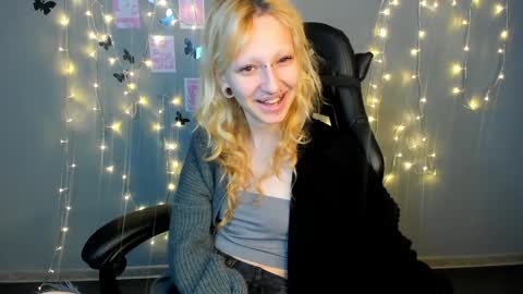 Snapshot of lexy_woorhez chatting on 02-05-25, 10:41 Lexy online show from 02-05-25, 10:41