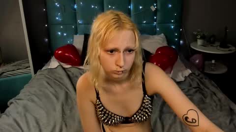Snapshot of lexy_woorhez chatting on 02-13-25, 02:20 Lexy online show from 02-13-25, 02:20