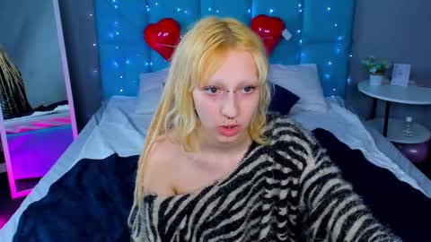 Snapshot of lexy_woorhez chatting on 02-17-25, 01:32 Lexy online show from 02-17-25, 01:32