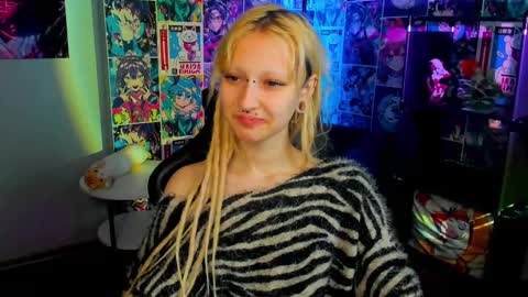 Snapshot of lexy_woorhez chatting on 03-05-25, 10:22 Lexy online show from 03-05-25, 10:22