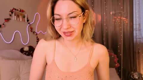 Lily online show from 04-11-26, 07:45