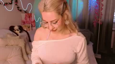 Snapshot of leyalayla chatting on 07-03-26, 03:13 Lily online show from 07-03-26, 03:13
