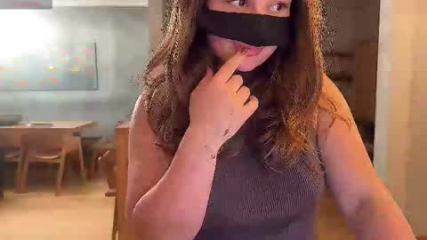 Leyla online show from 10-25-25, 07:41