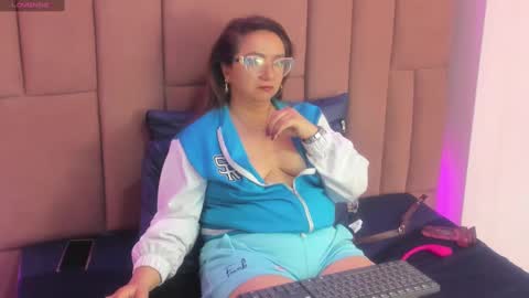 Leyla smithh online show from 09-18-25, 12:29