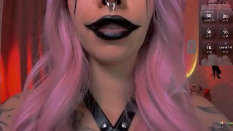 Snapshot of leylanoir chatting on 10-25-25, 01:51 LEA online show from 10-25-25, 01:51