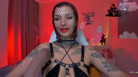 Snapshot of leylanoir chatting on 10-26-25, 05:30 LEA online show from 10-26-25, 05:30