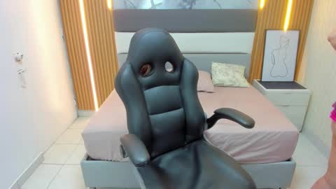   online show from 09-23-25, 01:03