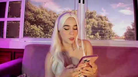 Snapshot of lezy_ chatting on 09-08-25, 07:35 LEZY online show from 09-08-25, 07:35