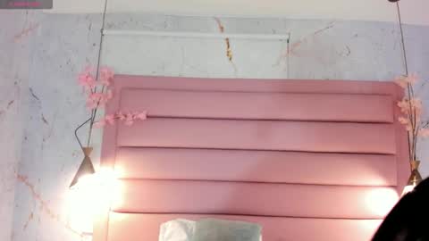 Snapshot of lezy_ chatting on 09-15-25, 07:36 LEZY online show from 09-15-25, 07:36