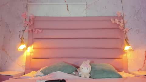 Snapshot of lezy_ chatting on 10-07-25, 07:44 LEZY online show from 10-07-25, 07:44