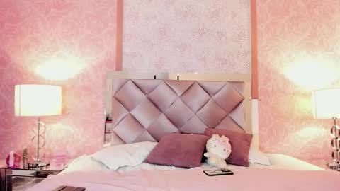 Snapshot of lezy_ chatting on 10-31-25, 07:37 LEZY online show from 10-31-25, 07:37