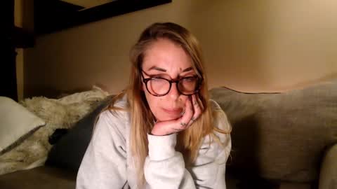 Snapshot of lezzrene chatting on 12-04-24, 05:27 Hornystonerchick online show from 12-04-24, 05:27