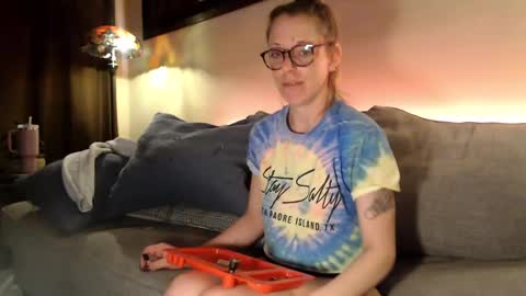 Snapshot of lezzrene chatting on 12-05-24, 05:15 Hornystonerchick online show from 12-05-24, 05:15