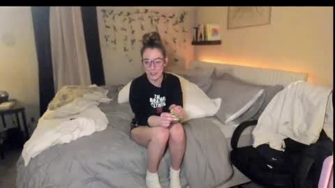 Snapshot of lezzrene chatting on 02-28-25, 06:43 Hornystonerchick online show from 02-28-25, 06:43