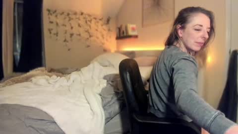 Snapshot of lezzrene chatting on 03-03-25, 07:43 Hornystonerchick online show from 03-03-25, 07:43