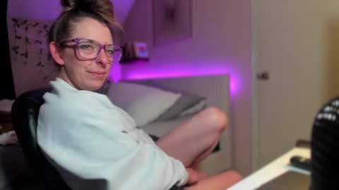 Snapshot of lezzrene chatting on 03-10-25, 08:15 Hornystonerchick online show from 03-10-25, 08:15