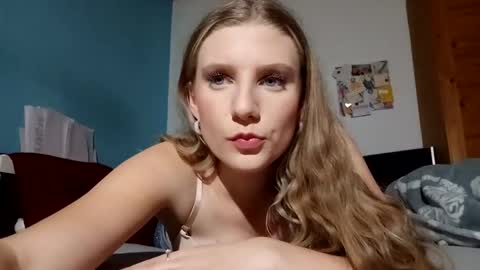 lia06_ online show from 11-21-25, 06:28