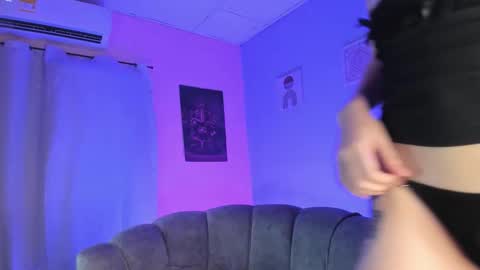 Lia 3 online show from 10-28-25, 02:04