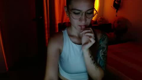 Snapshot of lia_ana_ chatting on 05-05-26, 05:37 liliana online show from 05-05-26, 05:37