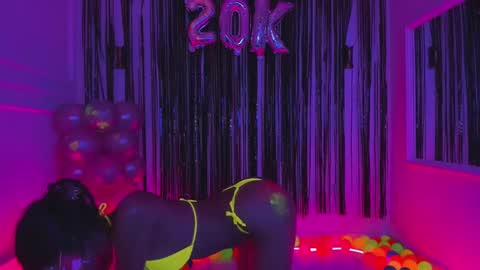 Snapshot of lia_girl2 chatting on 01-24-25, 05:21 Lia online show from 01-24-25, 05:21