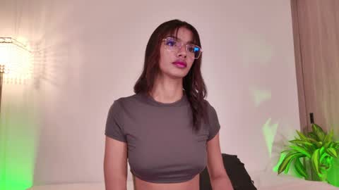 Snapshot of lia_girl2 chatting on 05-02-26, 04:50 Lia online show from 05-02-26, 04:50