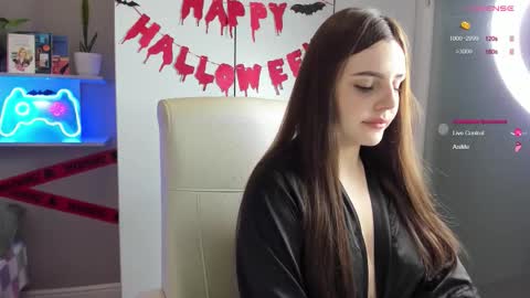 Snapshot of lia_lil chatting on 10-25-25, 06:43 Lia online show from 10-25-25, 06:43