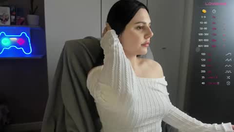 Snapshot of lia_lil chatting on 11-11-25, 02:39 Lia online show from 11-11-25, 02:39