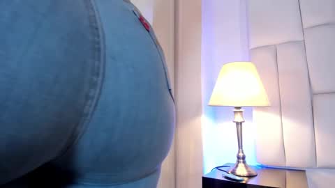 lia_mariana online show from 02-12-25, 06:19