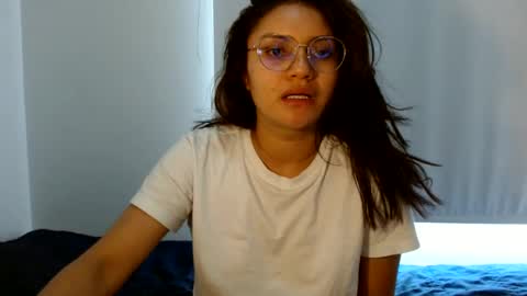 Snapshot of lia_miracle chatting on 06-12-26, 08:30 lia_miracle online show from 06-12-26, 08:30