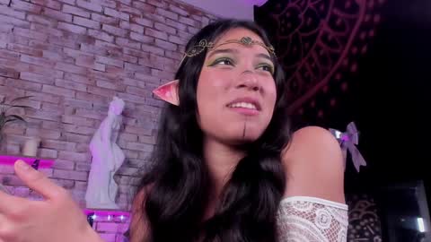 Snapshot of lia_owo chatting on 12-15-24, 03:20 Liana online show from 12-15-24, 03:20