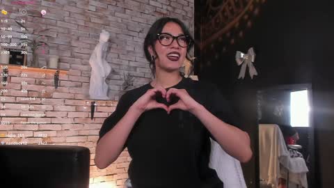 Snapshot of lia_owo chatting on 12-22-24, 05:42 Liana online show from 12-22-24, 05:42