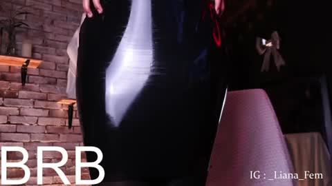 Snapshot of lia_owo chatting on 01-11-25, 11:23 Liana online show from 01-11-25, 11:23