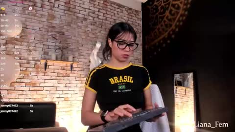 Snapshot of lia_owo chatting on 02-20-25, 05:51 Liana online show from 02-20-25, 05:51