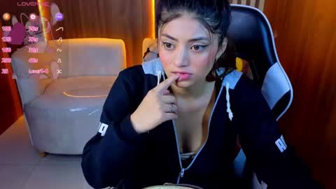 Online 1400 - 2100 online show from 07-15-26, 03:12