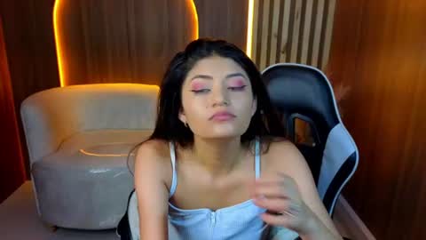 Online 1400 - 2100 online show from 07-26-26, 03:25