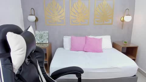 Lia  online show from 01-29-25, 05:40